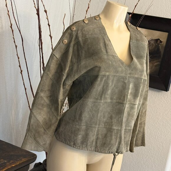 Aymo Italian Leather Patchwork Designed Long Sleeved V-Neck TOP - Picture 4 of 9